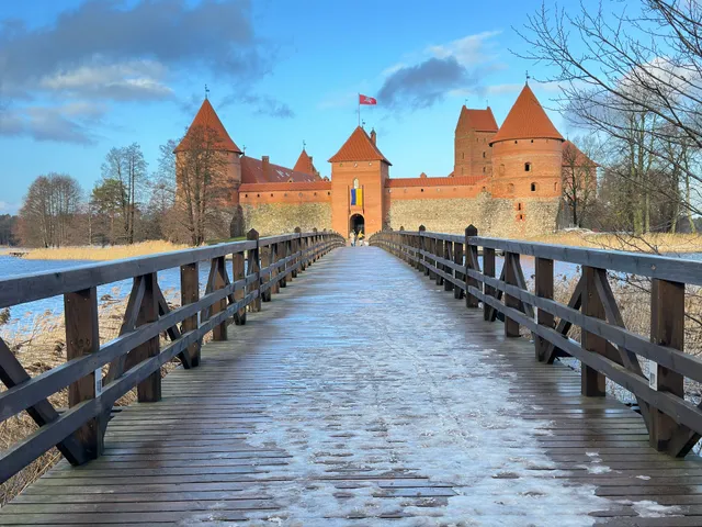 Bridge to Island Castle