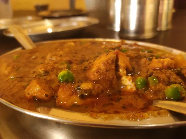 Dhakad ji restaurant