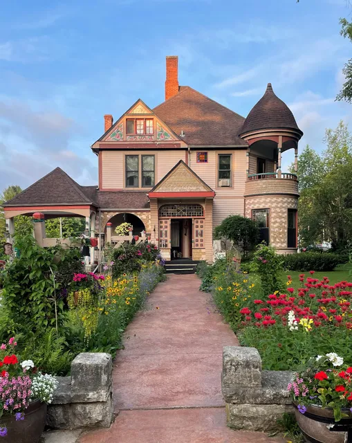 Historic Scanlan House B & B