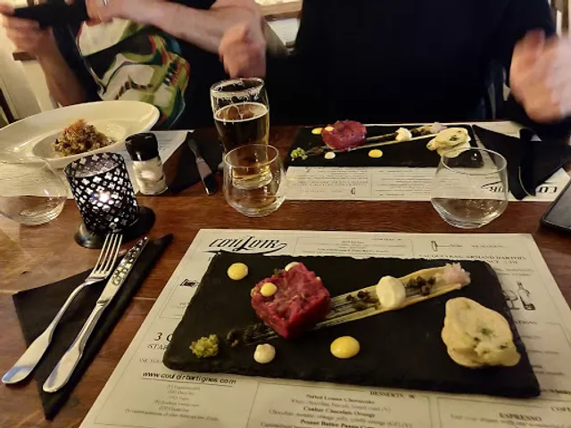 Le Couloir | Bar & Restaurant