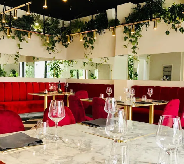 Iguana Eatery Lounge Bar & Restaurant