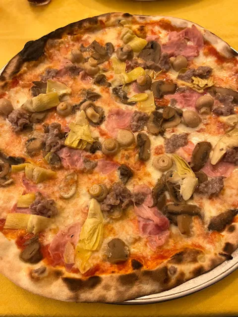 Pizzeria Quadrifoglio Di Roversi G. Sas