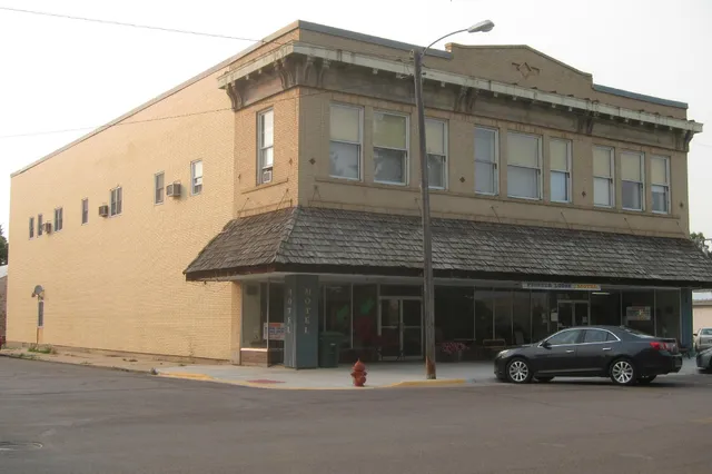 Pioneer Lodge - hotel and apartments