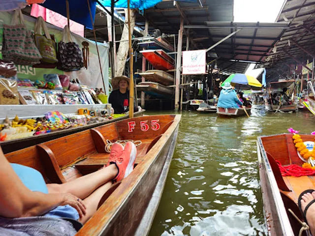 Damnoen Saduak Floating Market