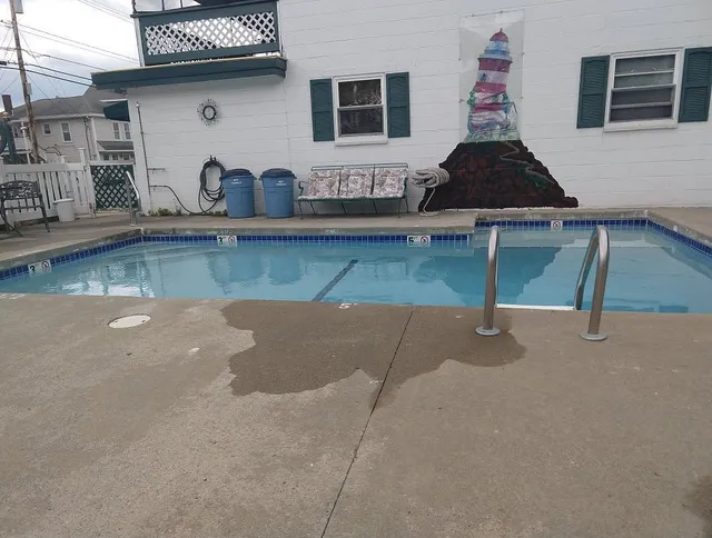 Cross Winds Cottages & Motel