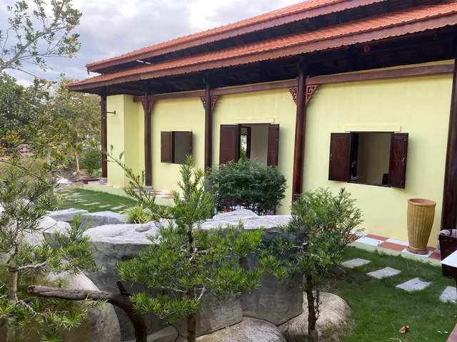 KHÁCH SẠN SÂN VƯỜN TÍ NỊ