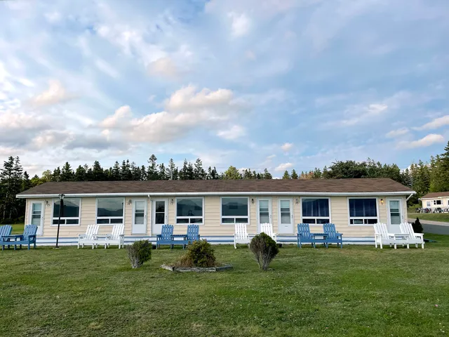 Sea Breeze Cottages And Motel