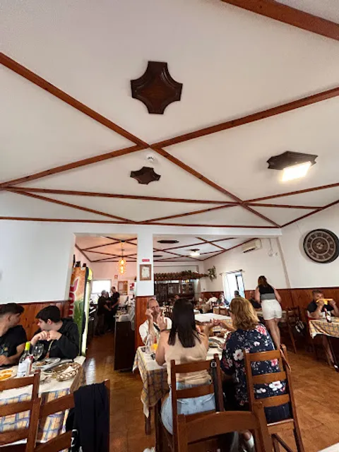 "O Cantinho dos Leitões" Restaurante