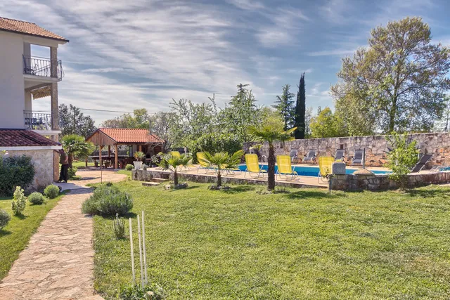 Apartments with Pool Villa Fjord