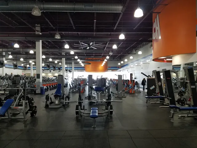 Crunch Fitness - Woodbridge