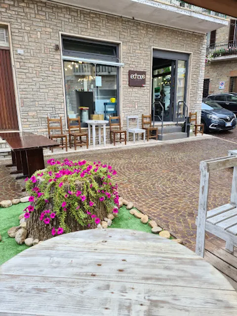 Echoes café