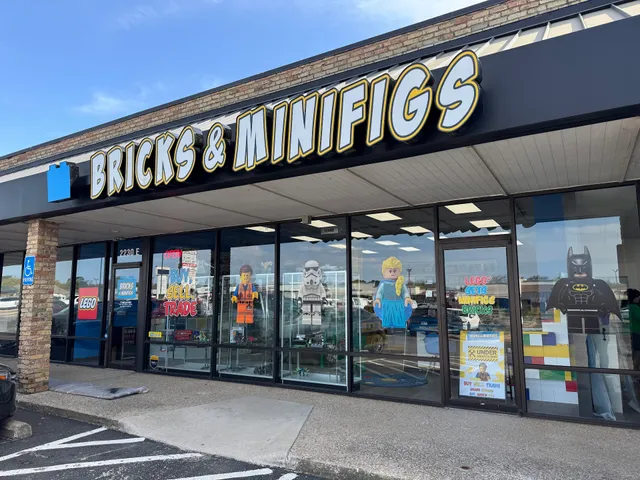 Bricks & Minifigs Pantego