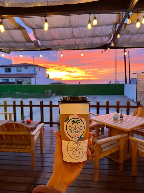 Beachside Apartments and Cafe