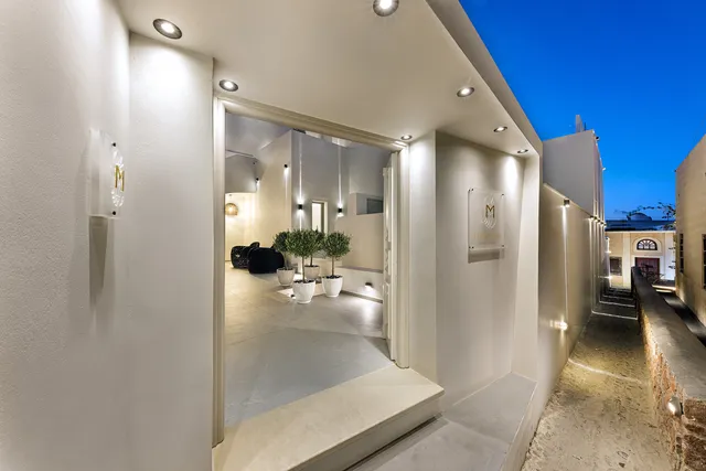 La Madeleine Oia Suites and Caves