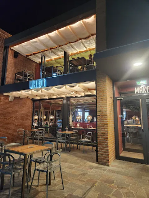 Mako Fuegos y Vinos Restaurante