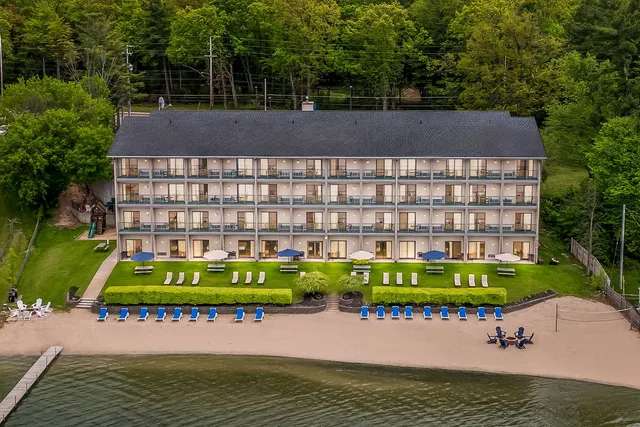 Beachfront Hotel Houghton Lake