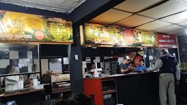 Pizzería "De lo Nuestro lo Mejor"