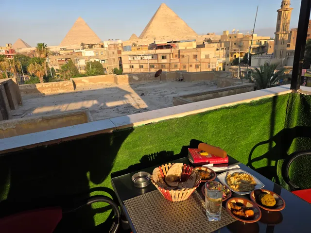 Master kings of the pyramids and Sphinx