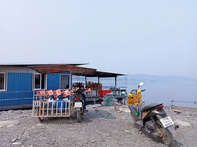 แพพฤกษาวารี เขื่อนศรีนครินทร์ กาญจนบุรี