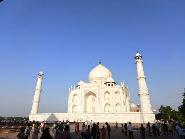 TAJ MAHAL AGRA TOUR CHEAP CAR HIRE