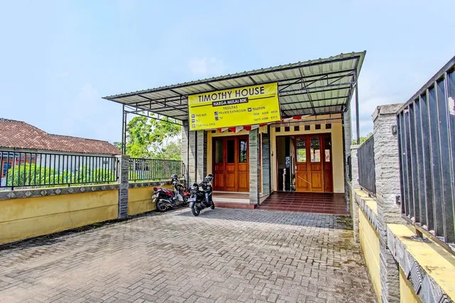 SPOT ON 92515 Timoti Guest House