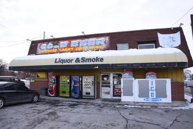MEGA Liquor & Smoke