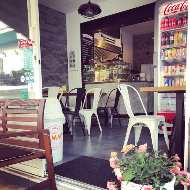 Yummy Sandwich Coffee & Snacks