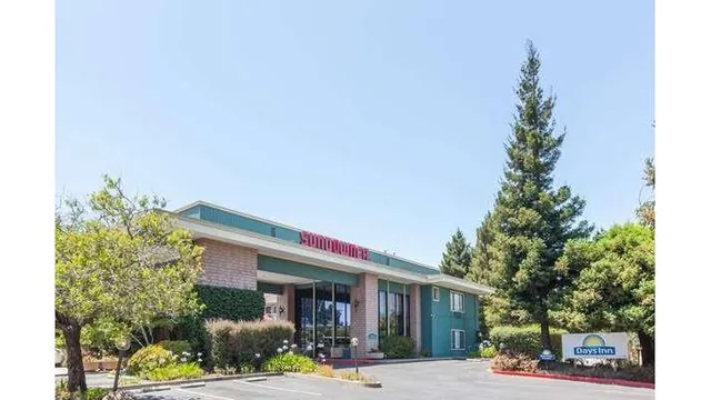 Days Inn & Suites by Wyndham Sunnyvale
