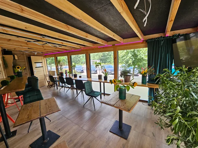 Uranos Island Burgers & Pizza