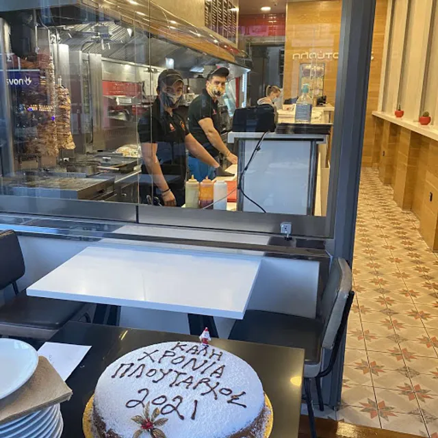 Ploutarxos The souvlaki maker