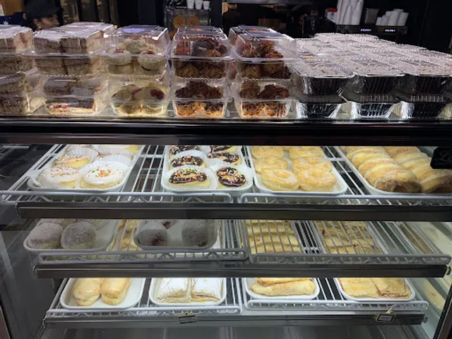 La Creación Bakery 2 - Brandon