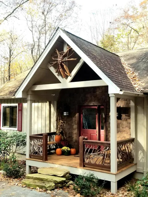 Whispering Creek Cottage