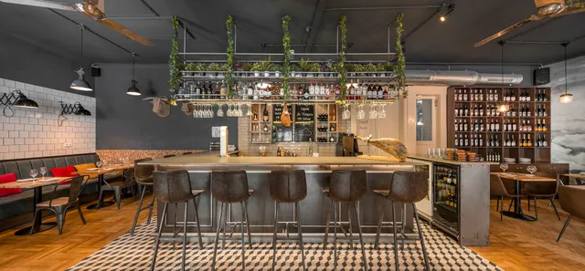 La Nube Tapas & Wine Restaurant