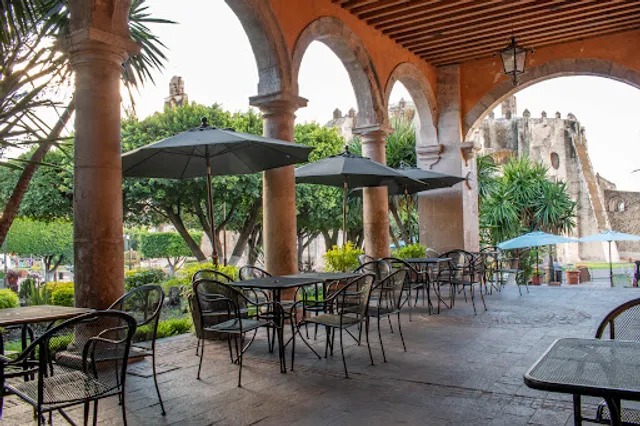 LA CASONA Cafe-Restaurante