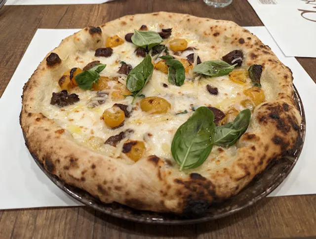 "Avelli Pizzeria"