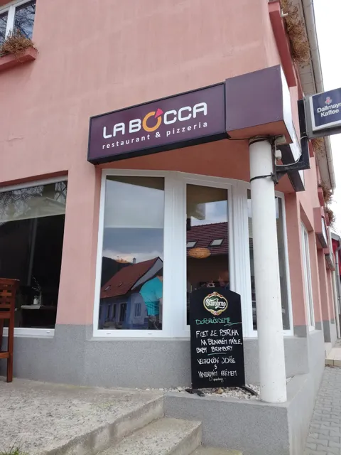 Restaurant & pizzeria La BOCCA
