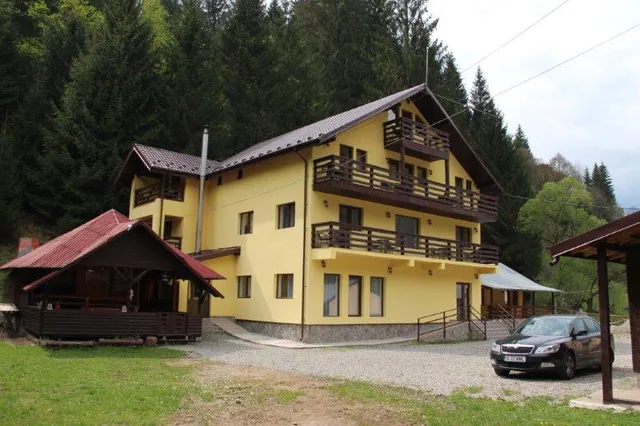 Complex Turistic Roua Muntilor, Satic