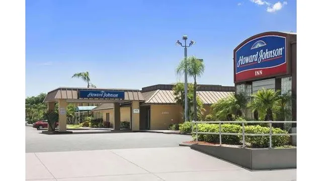 Howard Johnson by Wyndham Winter Haven FL