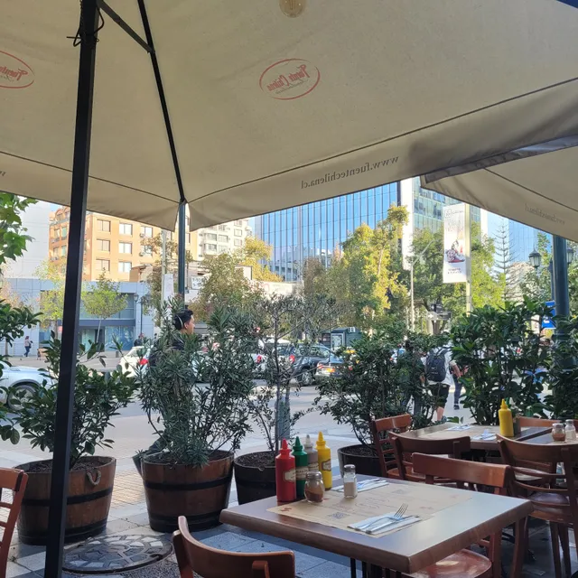 Fuente Chilena - Local El Golf