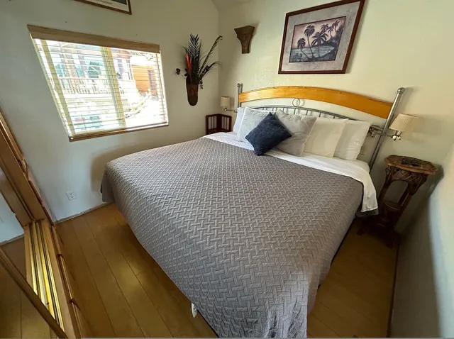 Ocean Front Cabin 11 w Jacuzzi Superb Views