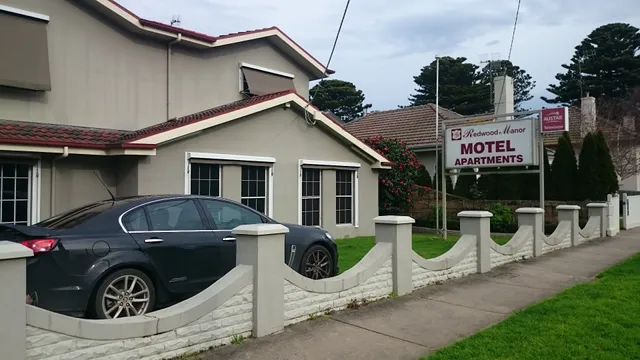 Redwood Manor Motel Apartments