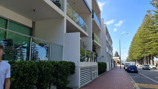 Unwind @ Breeze Beachfront Apartments