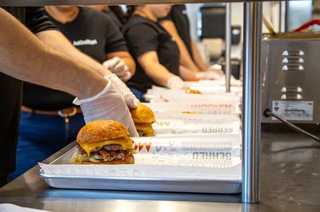 MOOYAH Burgers, Fries & Shakes