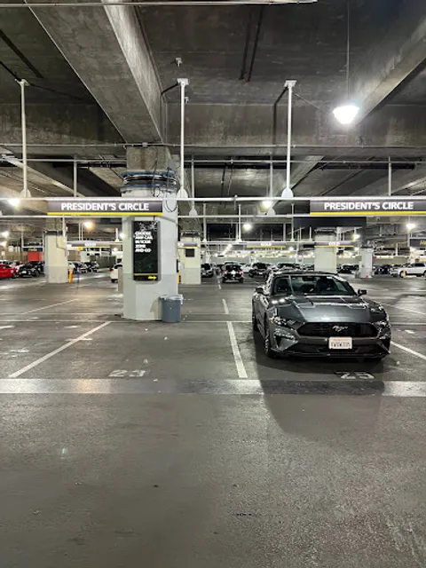 Hertz Car Rental - Burbank - Hollywood Burbank Airport (BUR)