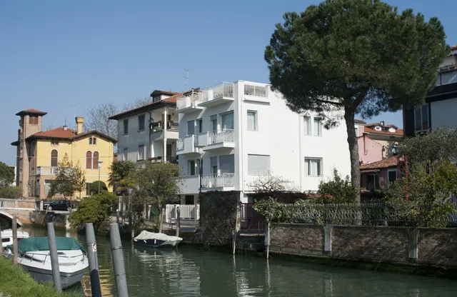 Hotel Villa Venice Movie