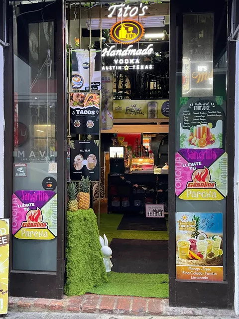 22/7 Mavi café old San Juan