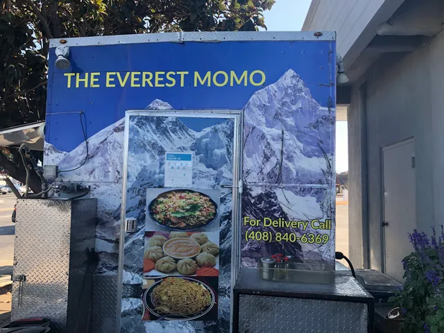 Everest Momo