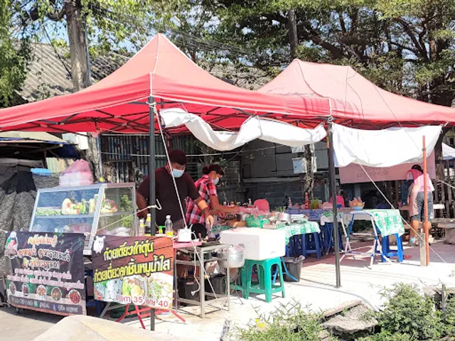 Mae Mali Kitchen, wild food, cooked-to-order food by ordinary men