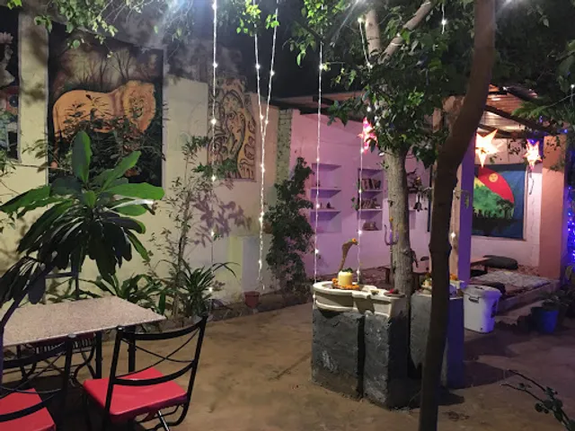 Doctor Family Pizzeria And Mami Hostel