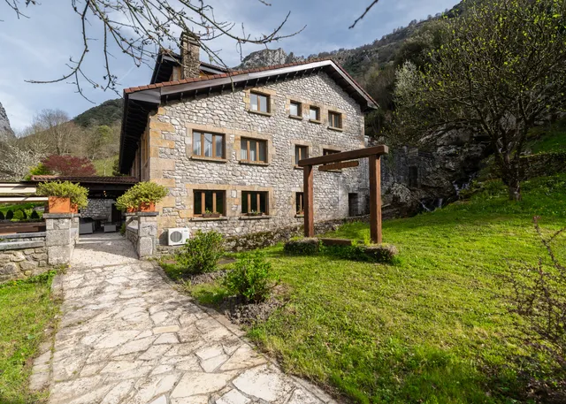 Logis Hotel - Restaurante La Casa de Juansabeli